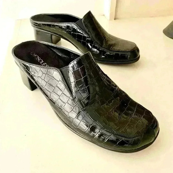 Aerosoles Womens Black Patent Slip‎ On Mule Clogs 10 excellent condition - Picture 1 of 16